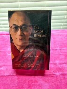 The Art of Happiness by His Holiness The Dalai Lama - Red Cover